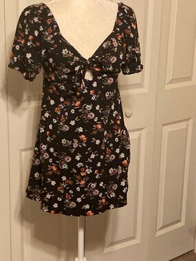Live To Be Spoiled ~ Black Floral Dress ~ Size Medium
